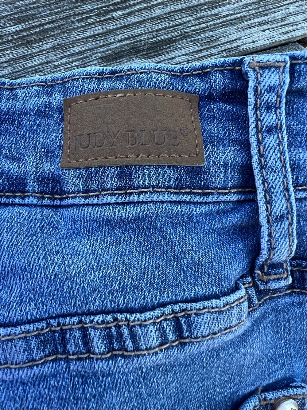 Judy Blue Relaxed Fit Blue Jeans (please note damage shown in 5th picture) - Picture 6 of 6